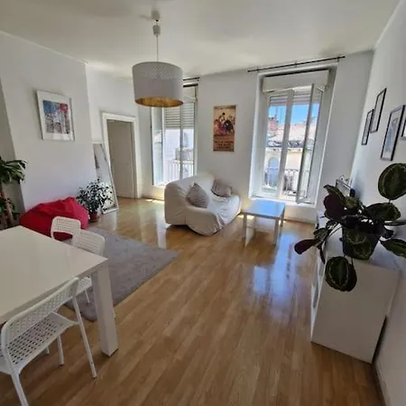 Le Lumineux P2 De St Guilhem Apartment